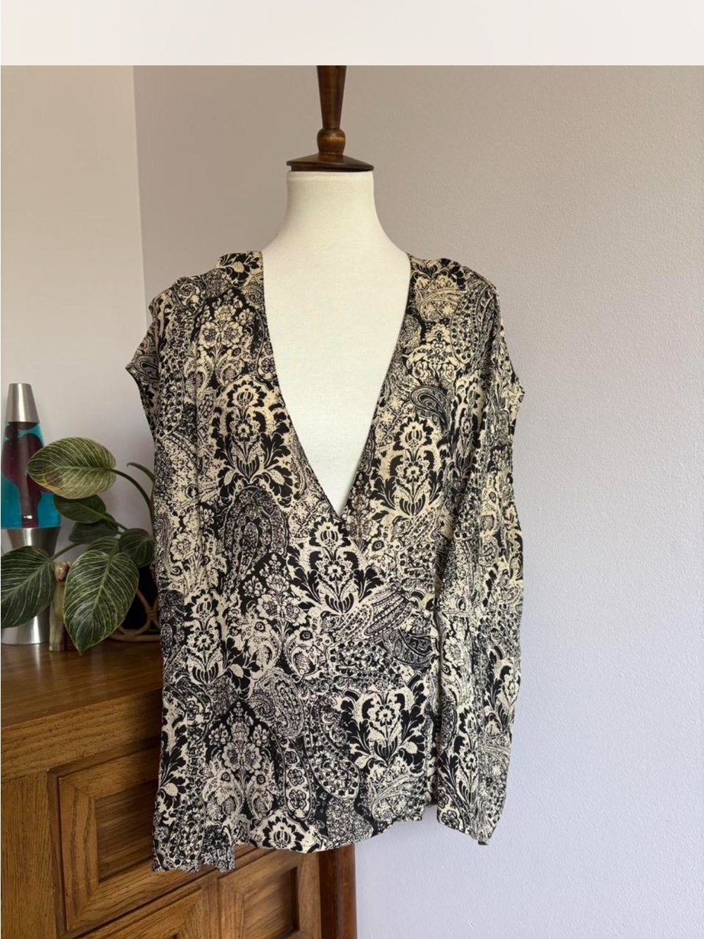 Jones New York Silk Black and Cream V-Neck Floral Print Blouse